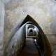A dividere a met� questo ambiente � un arco a sesto acuto che rende l�ambiente ancora pi� suggestivo
